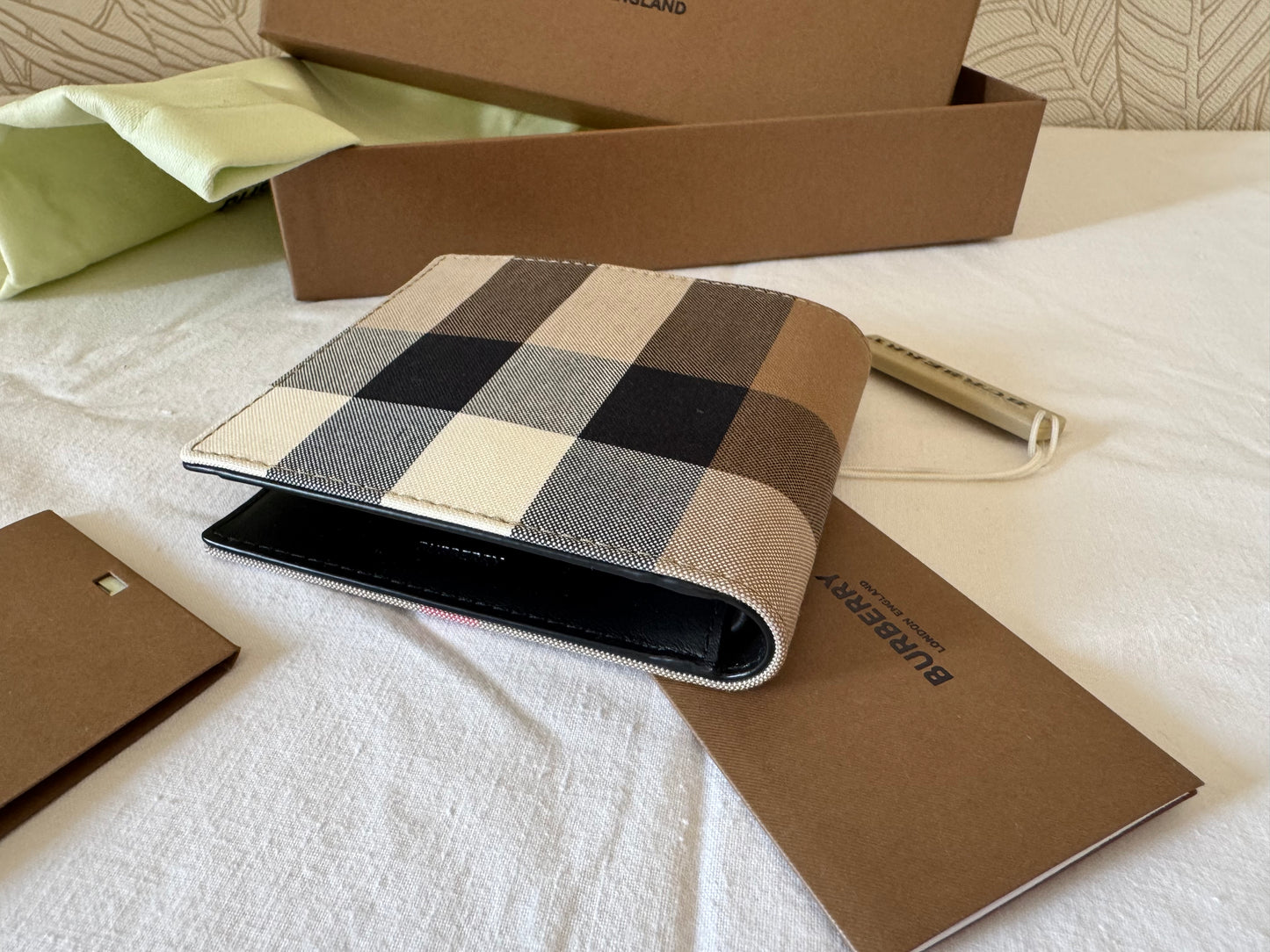 Burberry Men Sonny Wallet Bifold