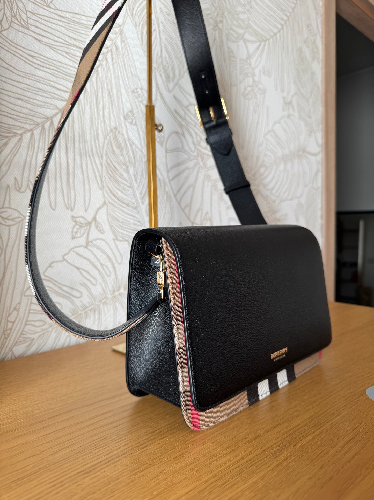 Burberry Mackford Large Black Check