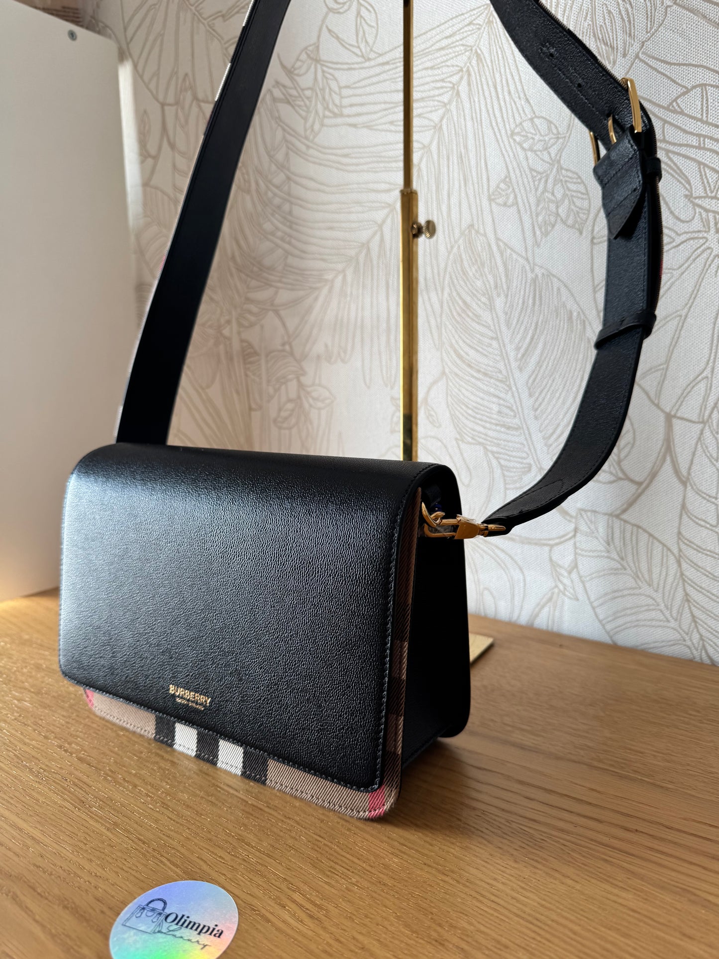 Burberry Mackford Large Black Check